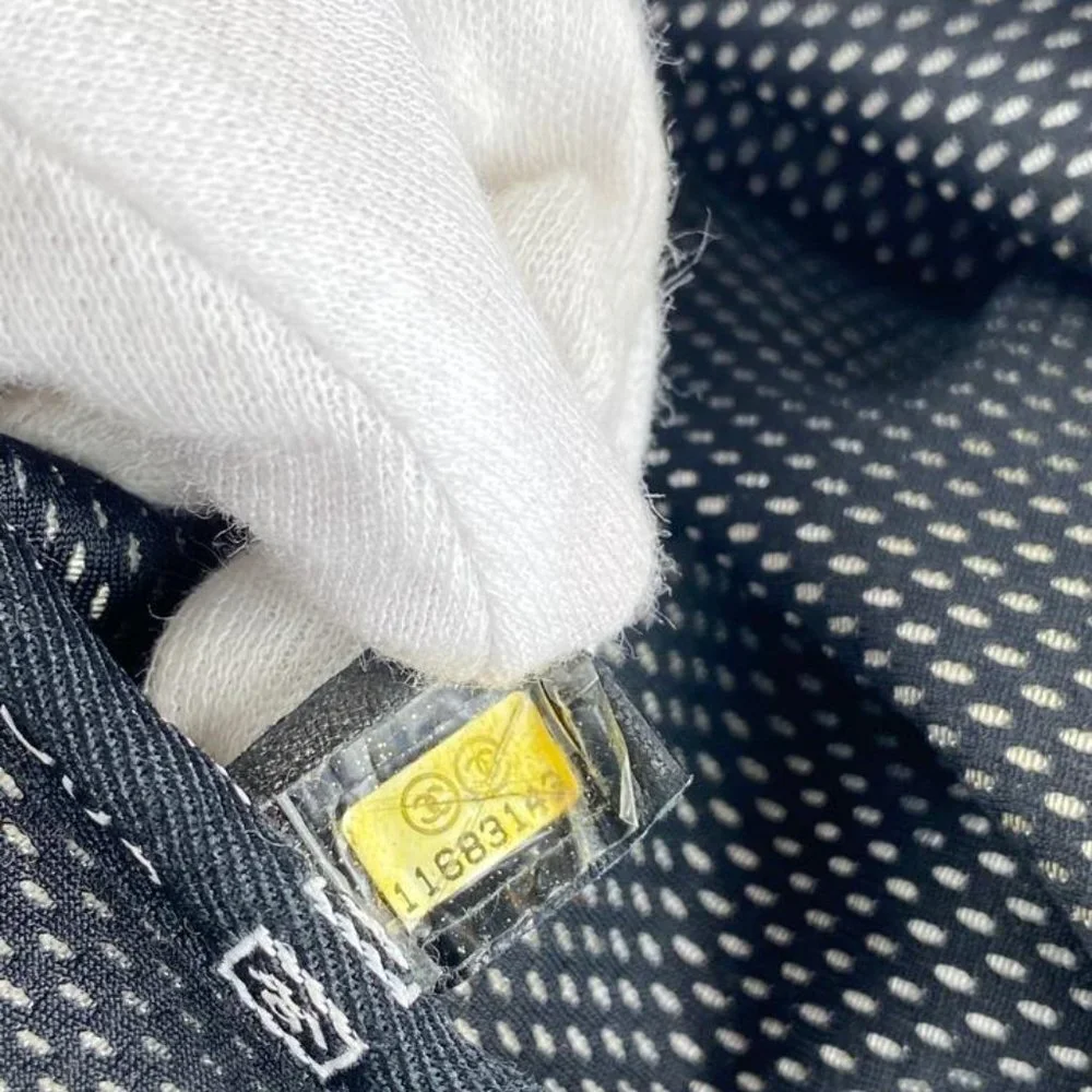 CHANEL black cc